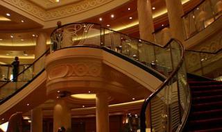 世界上最豪华的游轮 世界上最豪华的游轮