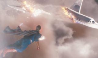 熊孩子用激光照飞机